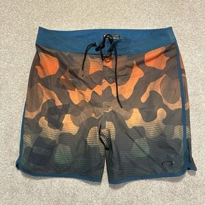 Oakley Mens Board Shorts Camo Fire Red  Performance Fit Size 36 Beach‎ Surf